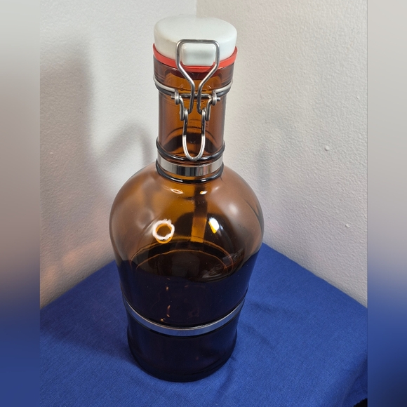 Muster Geschutzt 2L Amber Glass Beer Growler Aluminium Handle Swing Cap - Picture 3 of 9